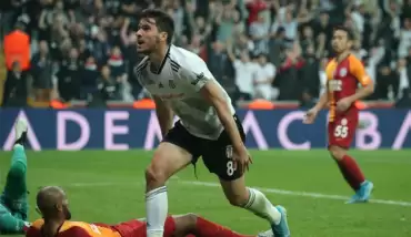 Umut Nayir’den kanser hastası çocuklara anlamlı destek