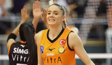 Gamze Kılıç, çalışmalarını evde sürdürüyor