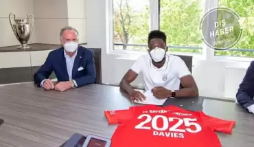 Bayern Münih, Alphonso Davies ile sözleşme yeniledi