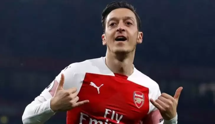 Efsanelerden Mesut Özil'e tepki "Korkunç bir takım ruhu eksikliği!"