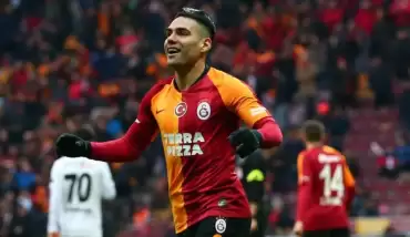 "Falcao futbolun doktoru"