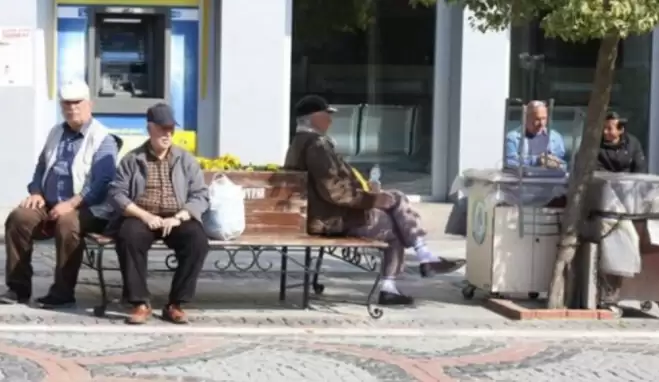 65 yaş üstüne sokağa çıkma izni mi geldi?