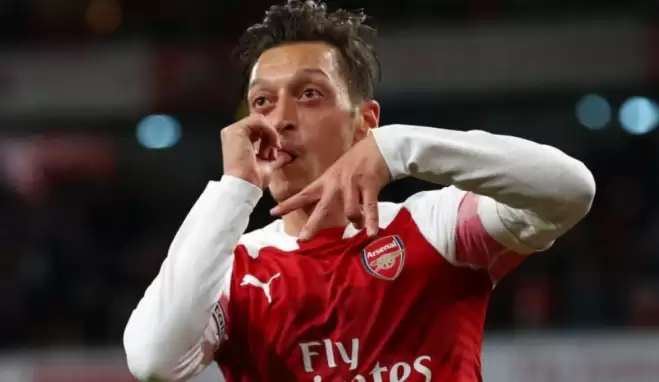 Mesut Özil 10 milyonluk yazlığını eşi için yeniledi