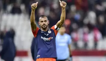 Montpellier'den 42 yaşındaki Hilton'a yeni sözleşme