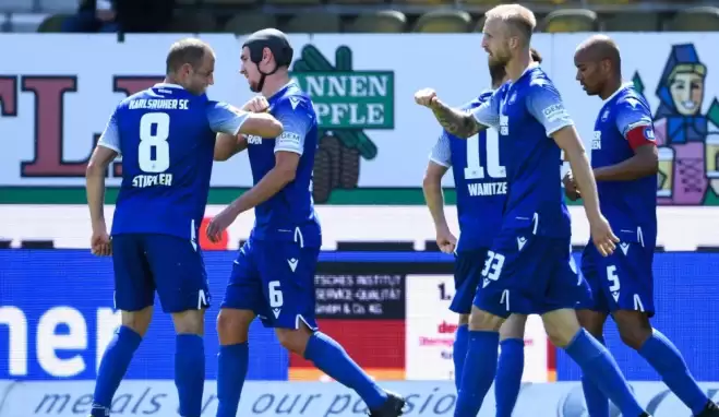 Karlsruher futbola galibiyetle döndü