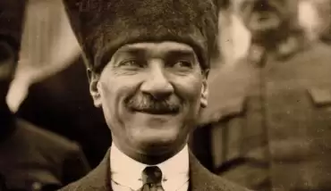 Bir ömür emrindeyiz, devrimlerinin bekçisiyiz!