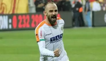 Efecan Karaca’dan Erol Bulut ve Fenerbahçe açıklaması