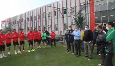 Eskişehirspor'da "sosyal mesafeli" bayramlaşma