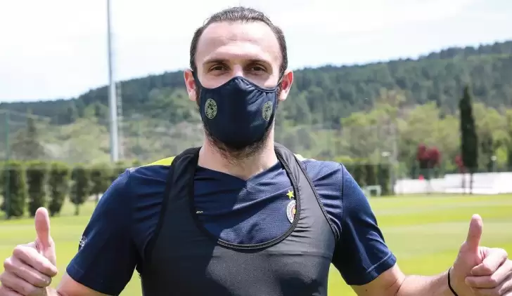 Fenerbahçe logolu maskeler satışa çıktı