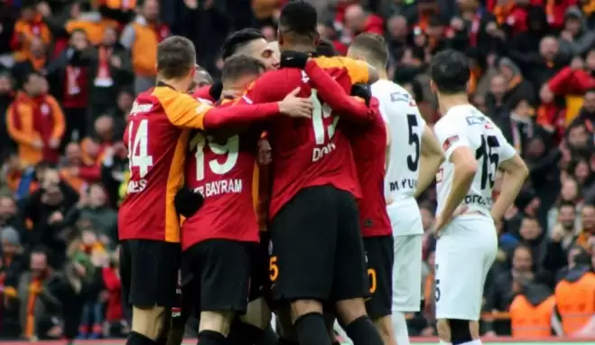 Plan bozuldu! Galatasaray'da ayrılık...