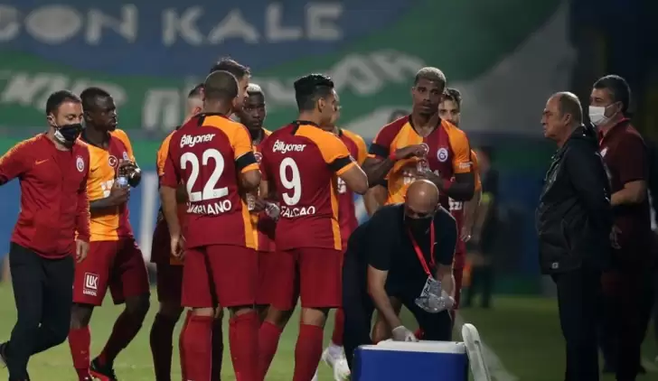 Galatasaray Rizespor maçında oyuncu değişikliklerinde kural ihlali mi yaptı?