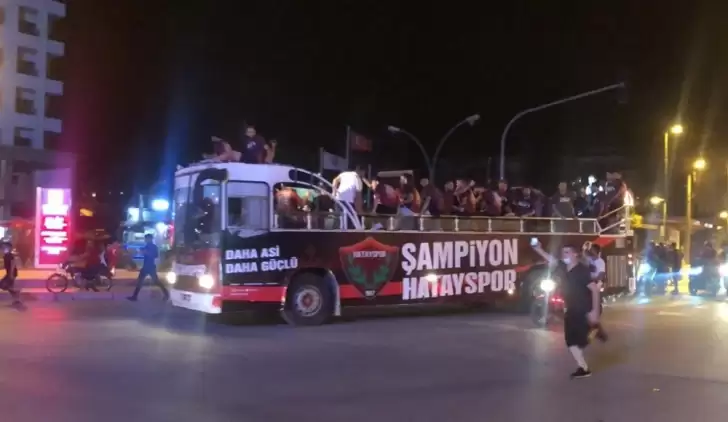 Şampiyon Hatayspor kente giriş yaptı