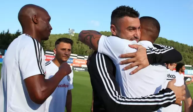 Beşiktaş'ta Ganalı futbolcu Boateng, takımla vedalaştı