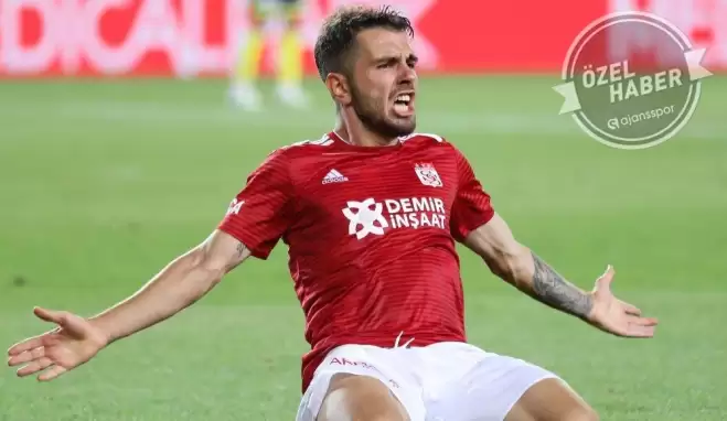 Galatasaray'ın transferini canlı yayında açıkladı!