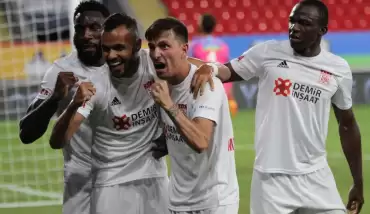 Mert Hakan Yandaş, Sivasspor'a veda etti