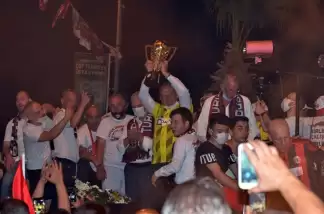 Turgutluspor şampiyonluğu kutladı