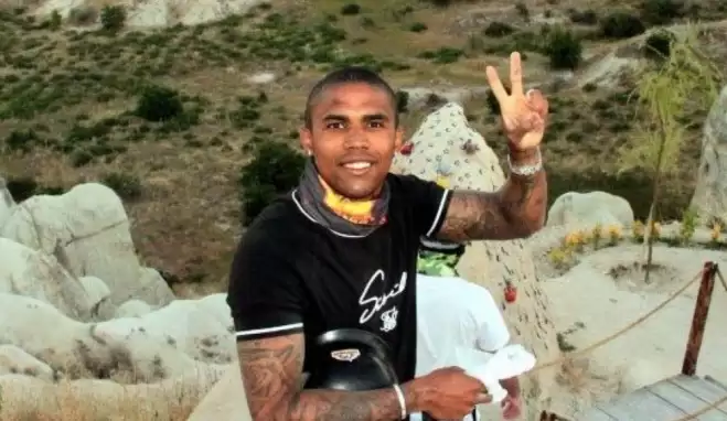 Douglas Costa iddialara sert tepki gösterdi!