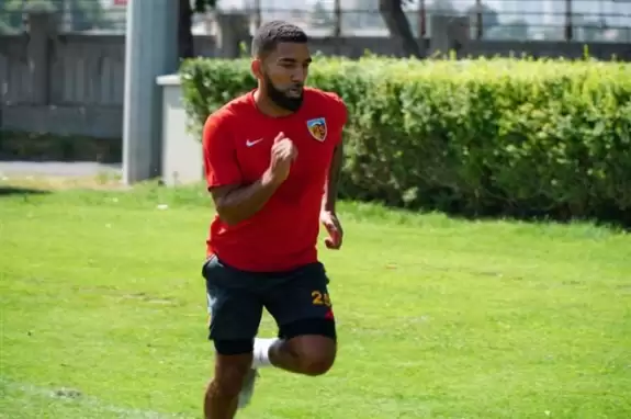 Lennon: "Önemli bir takıma geldiğimi düşünüyorum"