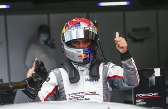 Ayhancan Güven sezonu podyumda bitirdi