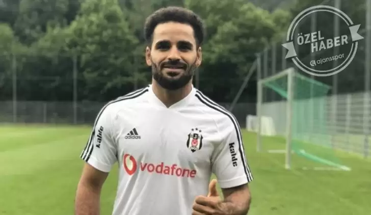 Ne oynuyor, ne ayrılıyor! Douglas'tan transfer teklifine ret!