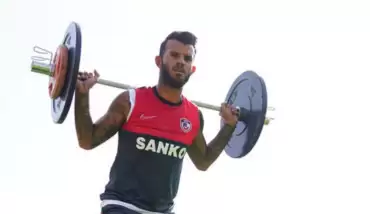 Gaziantep FK'nin futbolcusu Güray Vural'ın ilk hedefi ligi garantilemek