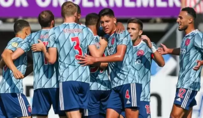 Ajax, 10 kişiyle de Ajax!