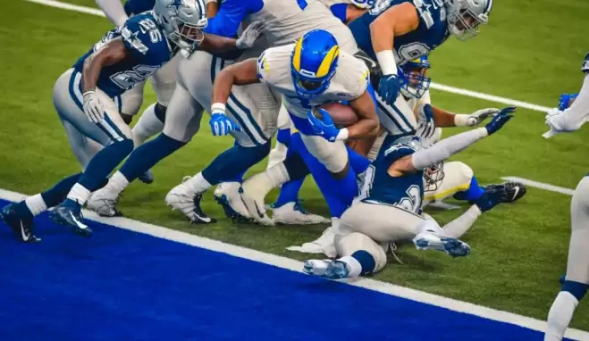 Los Angeles Rams yeni stadında galibiyetle başladı