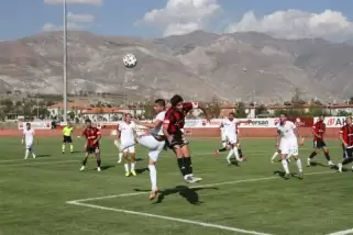 24 Erzincanspor, sahasında Kahramanmaraşspor'u 2-1 ile geçti