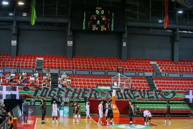Pınar Karşıyaka-Aliağa Petkimspor maçında skorbord arızası yaşandı