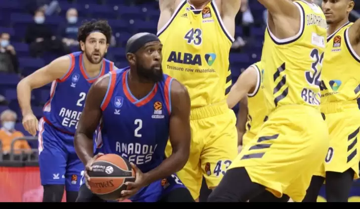 Anadolu Efes siftahı Berlin'de yaptı