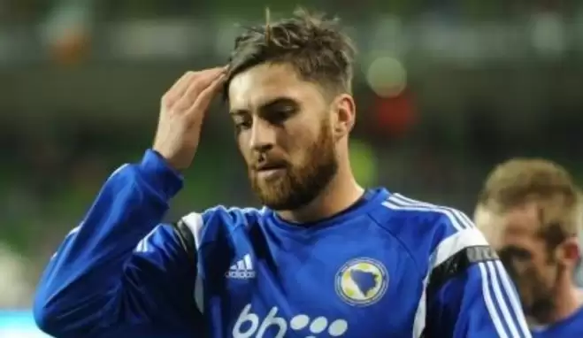 Bosna Hersekli futbolcu Zukanovic, milli formaya veda etti