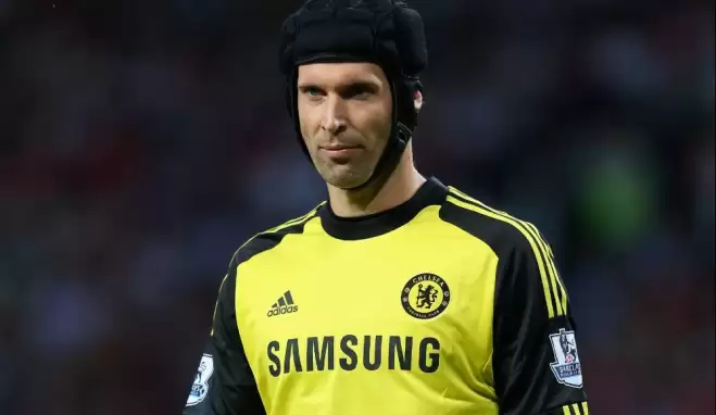 Petr Cech futbola geri döndü
