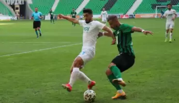 Sakaryaspor evinde Pazarspor'u devirdi