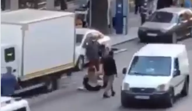 İzmir'de kadına şiddet yapıldı ve kimse dur demedi! Kadir Şeker...