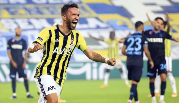 Gökhan Gönül, Fenerbahçe’de devam edecek mi?