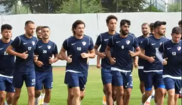 16 futbolcunun testi pozitif çıktı, maç ertelendi!