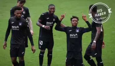 Antalyaspor'dan gitti, ilk maçında gündem oldu