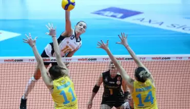 VakıfBank, PTT'yi 3-0 ile geçti