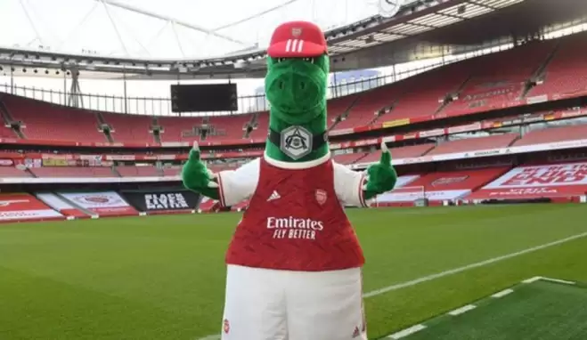 Gunnersaurus Emirates'e geri döndü! Peki içindeki aynı kişi mi?