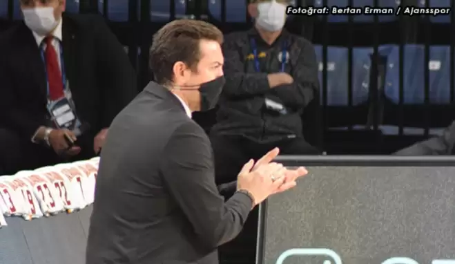 Galatasaray'da hangi antrenör takımın başında olacak?