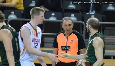 Aslana Kara Panter pençesi