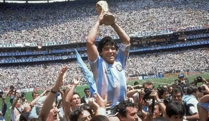 Dünya ağlıyor! Çünkü Maradona'yı kaybettik