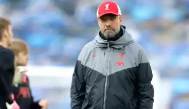 Klopp koltuğunu bırakmıyor!