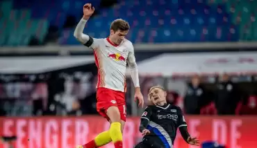 Sörloth penaltı kaçırdı, Leipzig zor da olsa kazandı