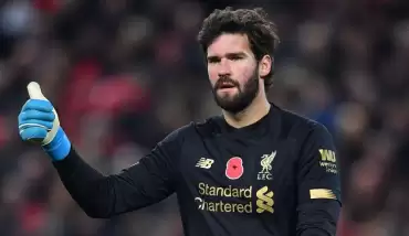 Liverpool kalecisi Alisson diz ardı kirişinden sakatlandı
