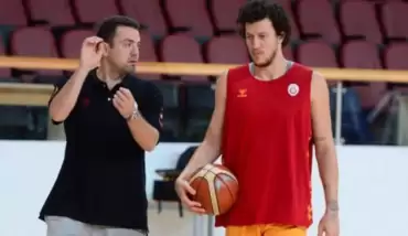 Galatasaray, yeni başantrenörünü resmen açıkladı!