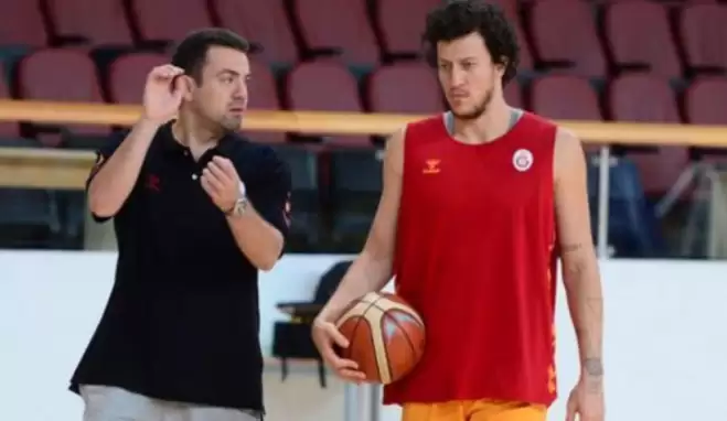 Galatasaray, yeni başantrenörünü resmen açıkladı!