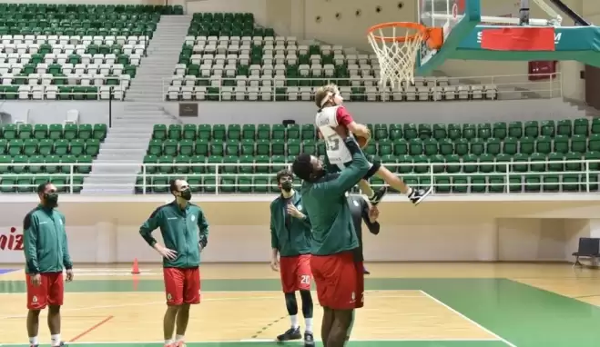 Bornova Belediyespor'un 4 maçı Kovid-19 vakaları nedeniyle ertelendi