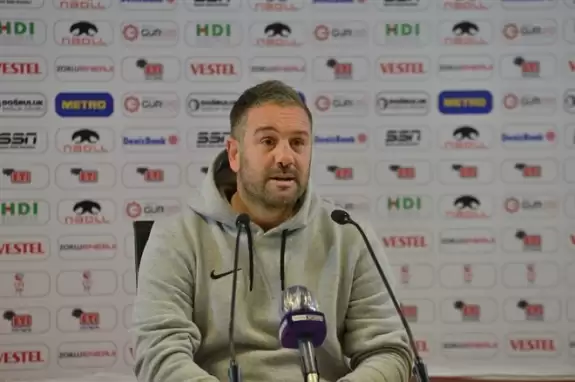 İlhan Var: "İçeride hüngür hüngür ağlayan bir oyuncu topluluğum var"