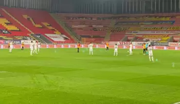 Erteleme maçında damga vuran protesto!